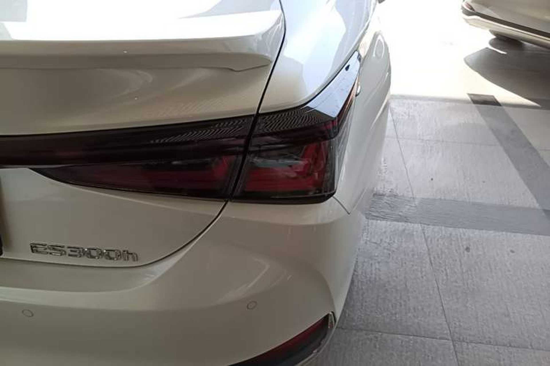 Used Lexus ES 2025 300h Deluxe Edition Exterior 3