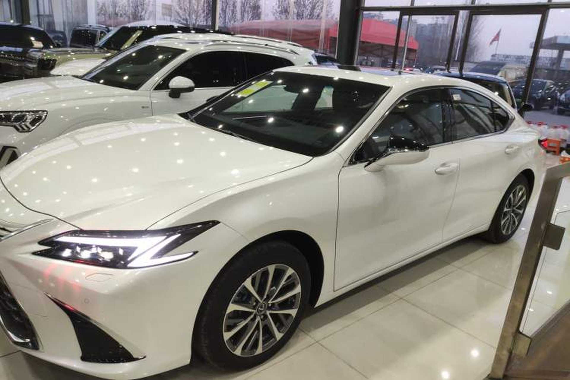 Used Lexus ES 2025 200 Premium Edition Exterior 3