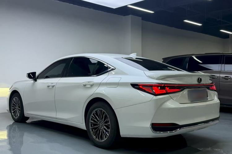 Used Lexus ES 2025 200 Premium Edition Exterior 3