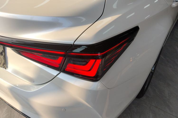Used Lexus ES 2025 200 Premium Edition Exterior 3