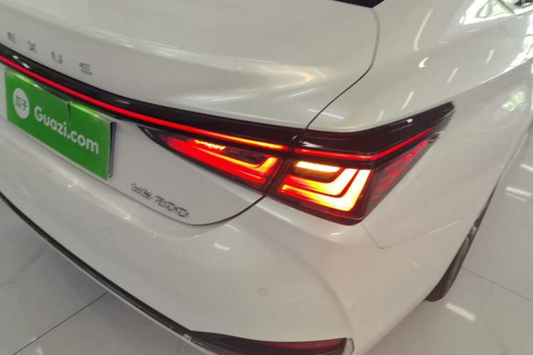 Used Lexus ES 2025 200 Premium Edition Exterior 3
