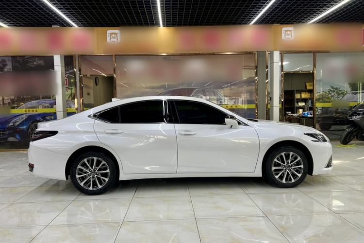 Used Lexus ES 2025 200 Premium Edition Exterior 3