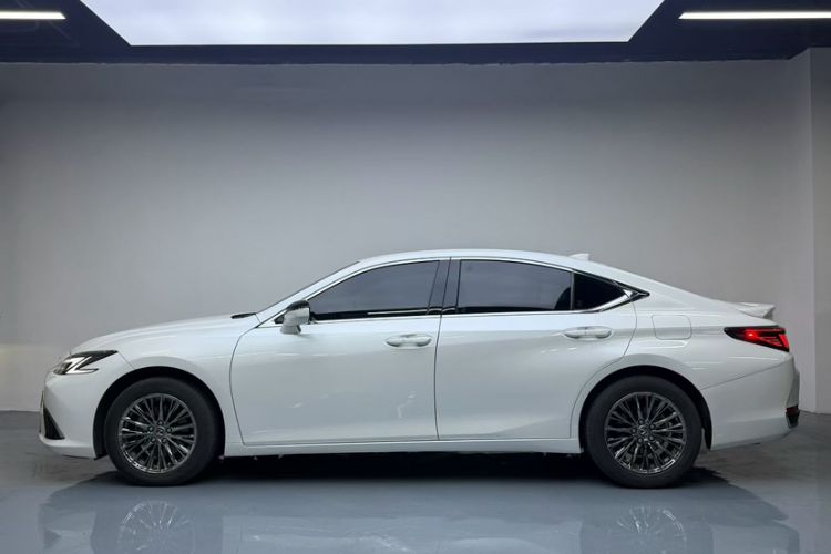 Used Lexus ES 2025 200 Premium Edition Exterior 4