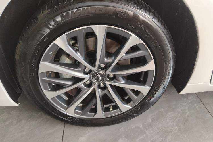Used Lexus ES 2025 200 Premium Edition Exterior 4