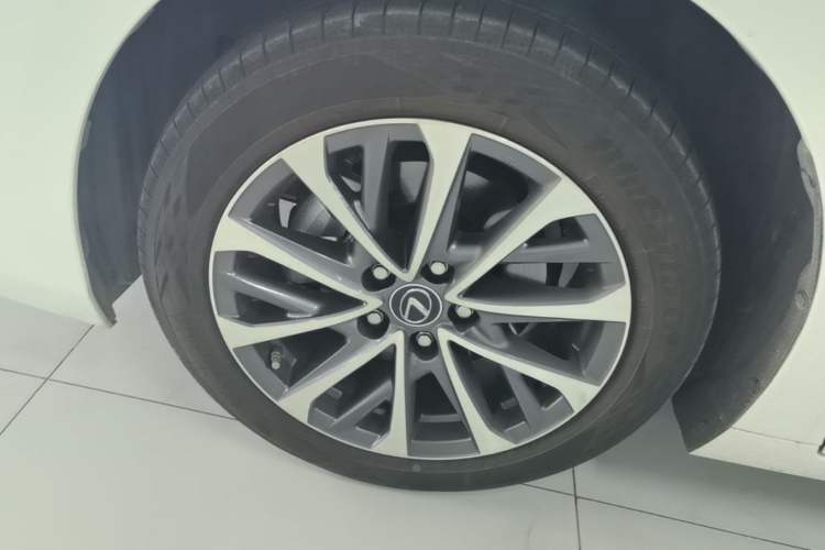 Used Lexus ES 2025 200 Premium Edition Exterior 4