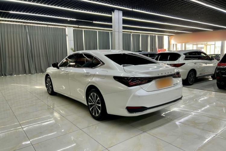 Used Lexus ES 2025 200 Premium Edition Exterior 4