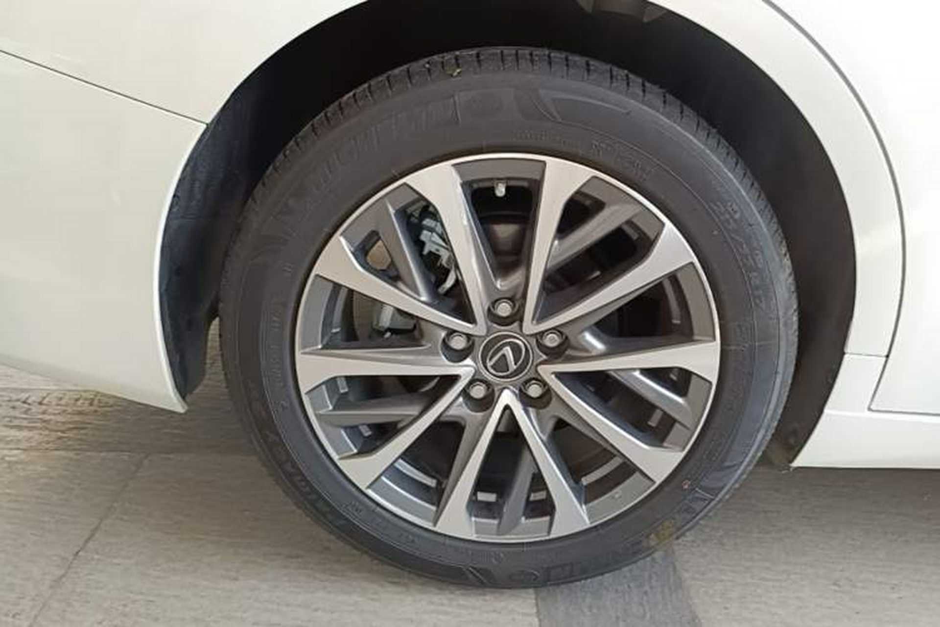 Used Lexus ES 2025 300h Deluxe Edition Exterior 5