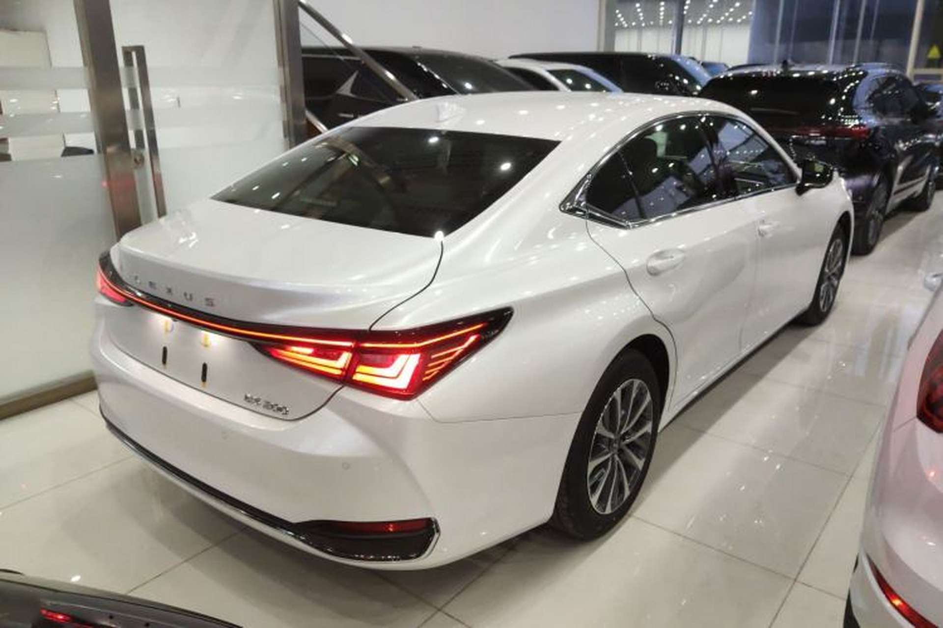Used Lexus ES 2025 200 Premium Edition Exterior 5