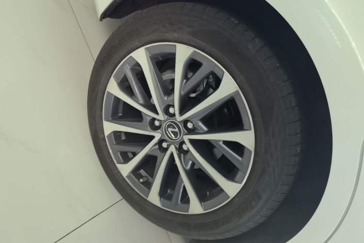 Used Lexus ES 2025 200 Premium Edition Exterior 5