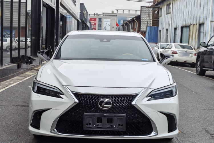 Used Lexus ES 2025 200 Premium Edition Exterior 6