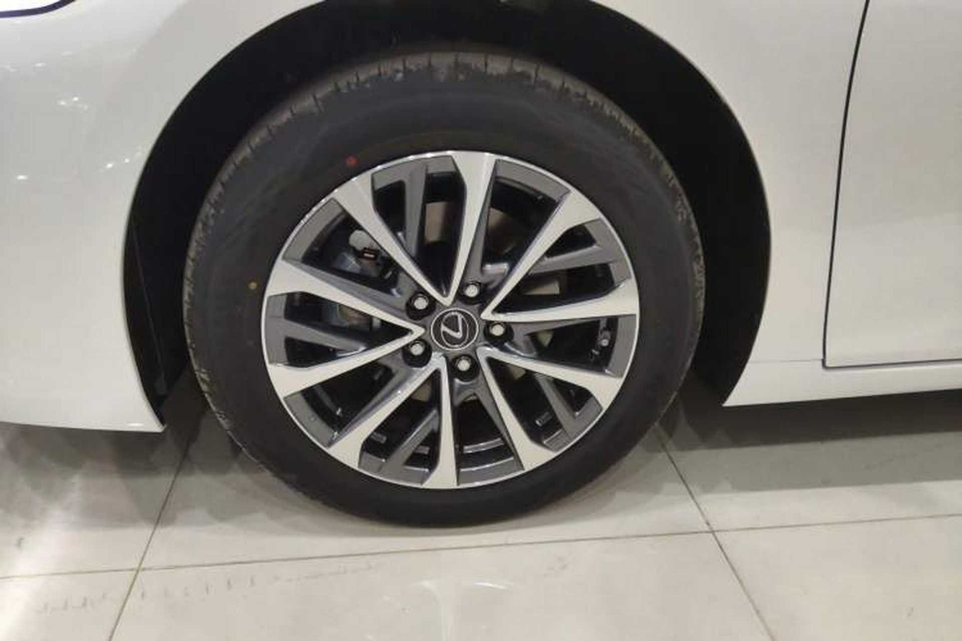 Used Lexus ES 2025 200 Premium Edition Exterior 7