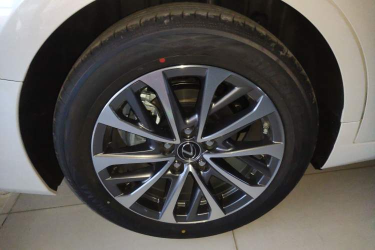 Used Lexus ES 2025 200 Premium Edition Exterior 8
