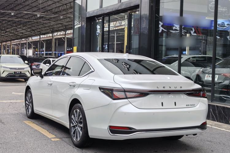 Used Lexus ES 2025 200 Premium Edition Exterior 8