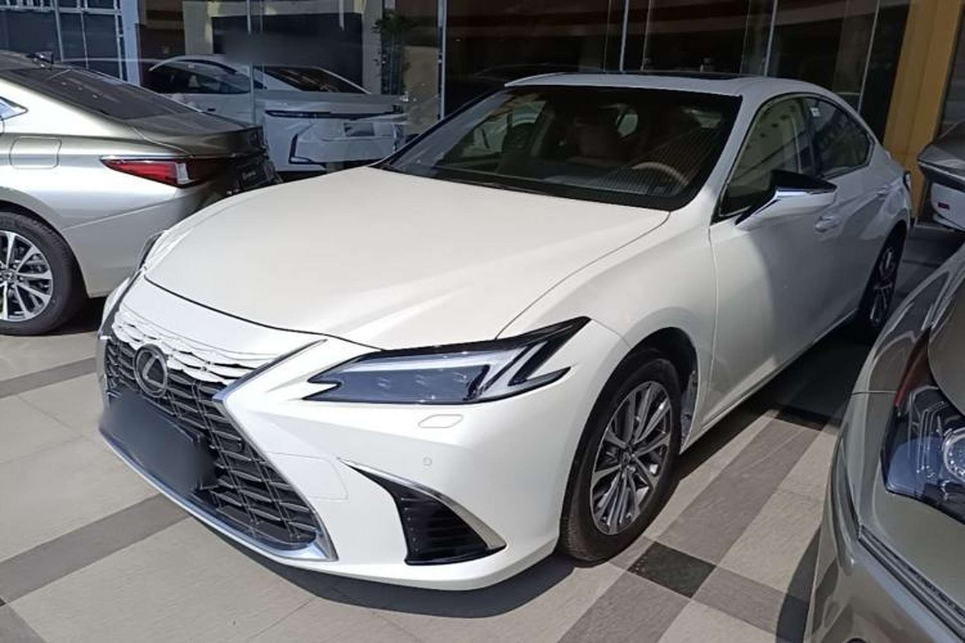 Used Lexus ES 2025 300h Deluxe Edition Front Left 45 Deg