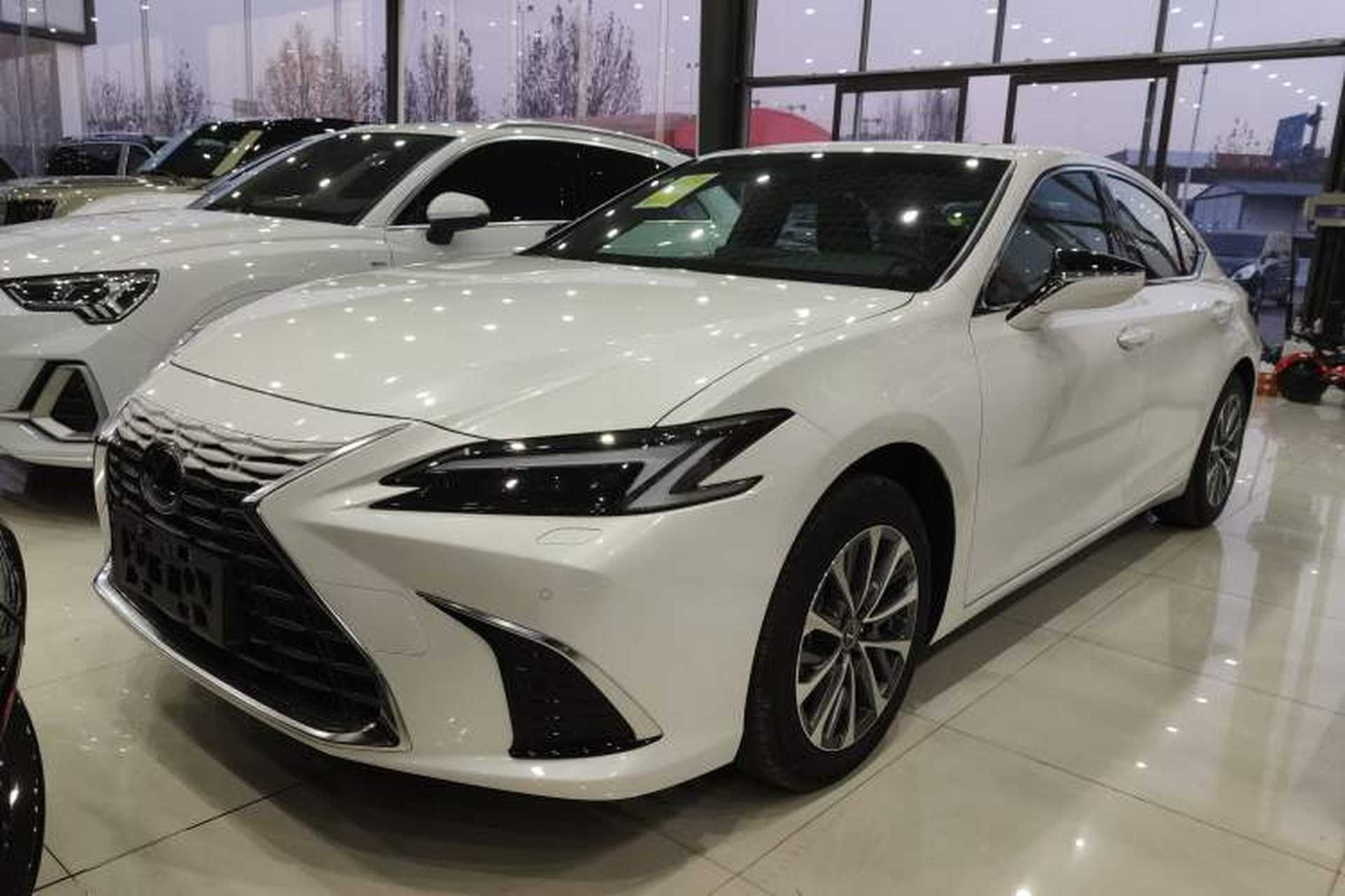Used Lexus ES 2025 200 Premium Edition Front Left 45 Deg