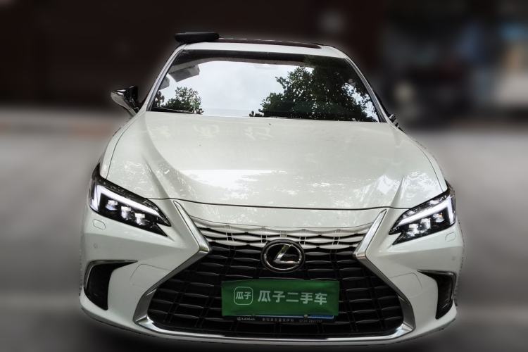 Used Lexus ES 2025 300h Deluxe Edition Front