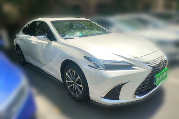 Used Lexus ES 2025 200 Premium Edition Front Right 45 Deg