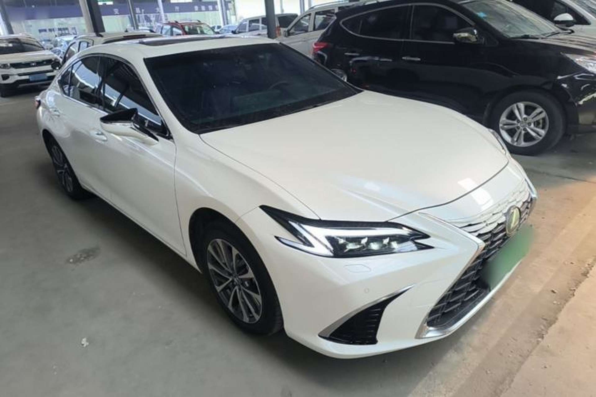 Used Lexus ES 2025 200 Premium Edition Front Right 45 Deg