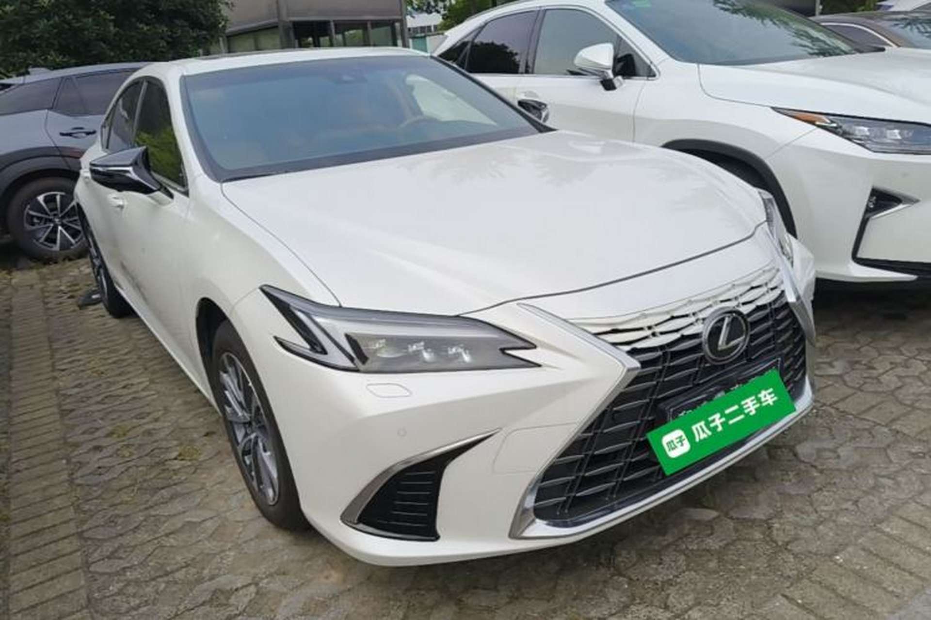 Used Lexus ES 2025 200 Premium Edition Front Right 45 Deg