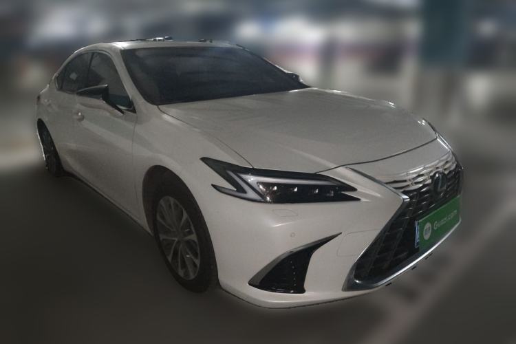 Used Lexus ES 2025 200 Premium Edition Front Right 45 Deg