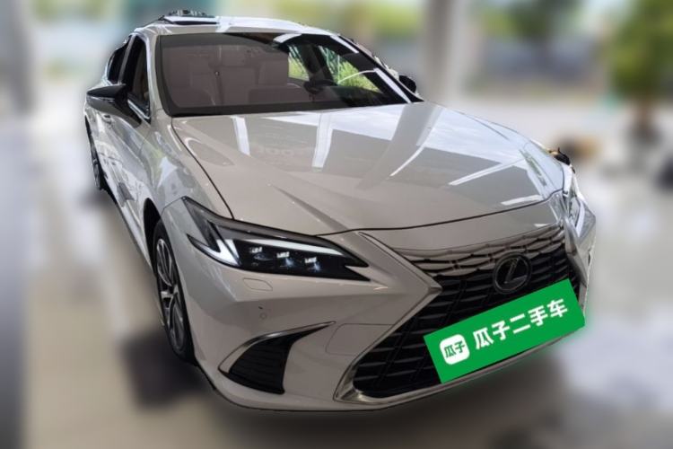 Used Lexus ES 2025 200 Premium Edition Front Right 45 Deg