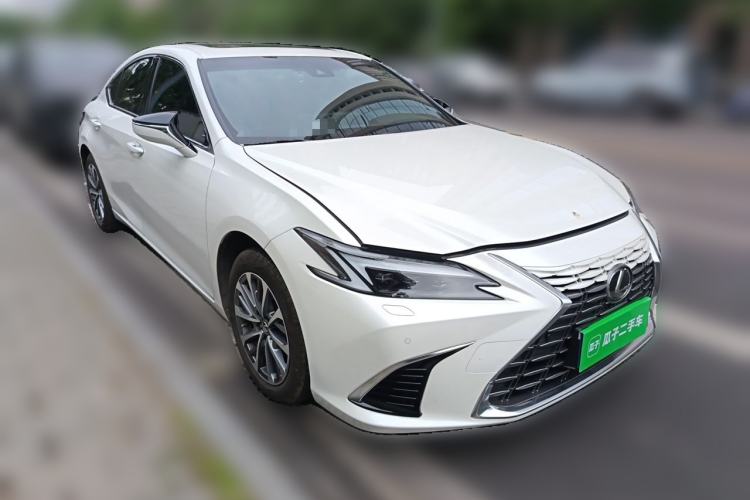 Used Lexus ES 2025 200 Premium Edition Front Right 45 Deg