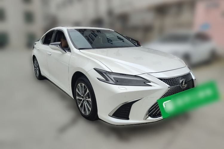 Used Lexus ES 2025 200 Premium Edition Front Right 45 Deg