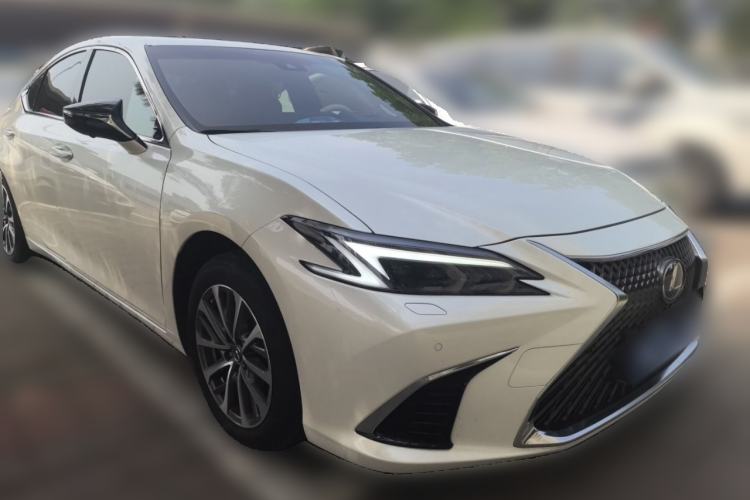 Used Lexus ES 2025 200 Premium Edition Front Right 45 Deg