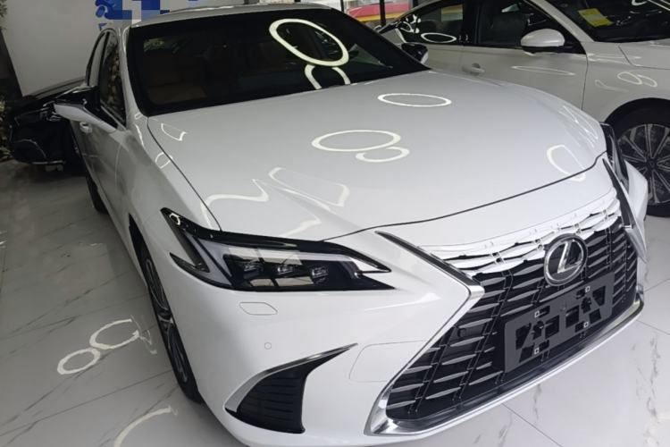 Used Lexus ES 2025 200 Premium Edition Front Right 45 Deg