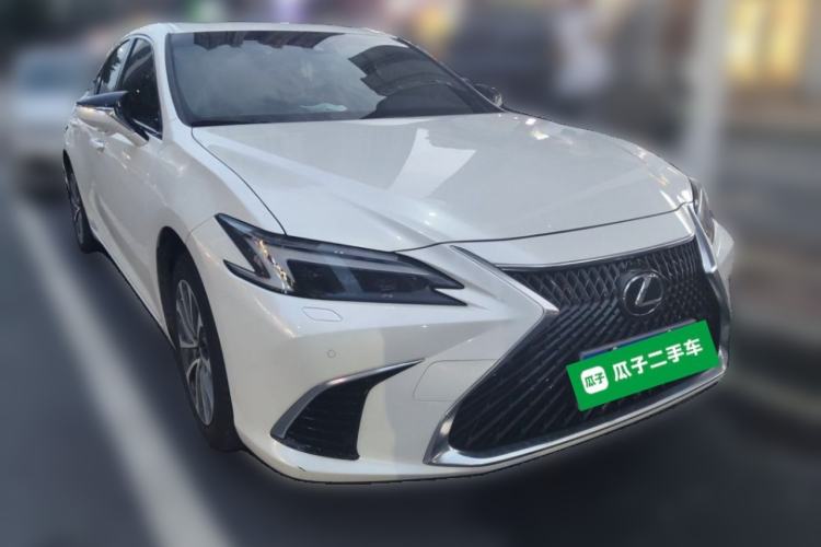 Used Lexus ES 2025 200 Premium Edition Front Right 45 Deg