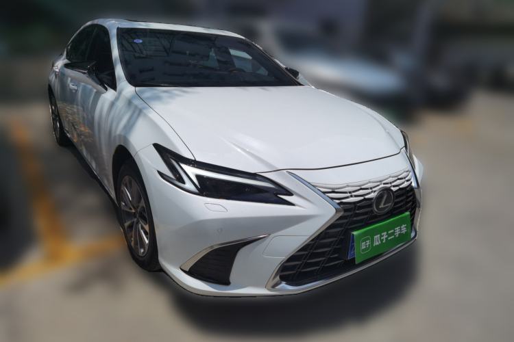 Used Lexus ES 2025 200 Premium Edition Front Right 45 Deg