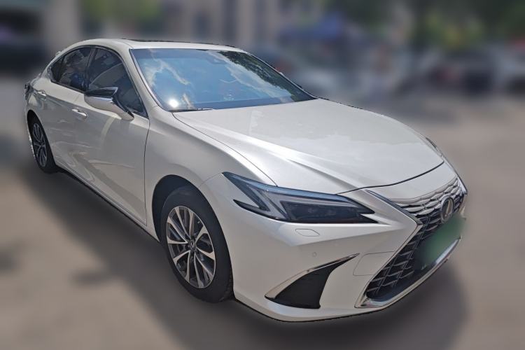 Used Lexus ES 2025 200 Premium Edition Front Right 45 Deg