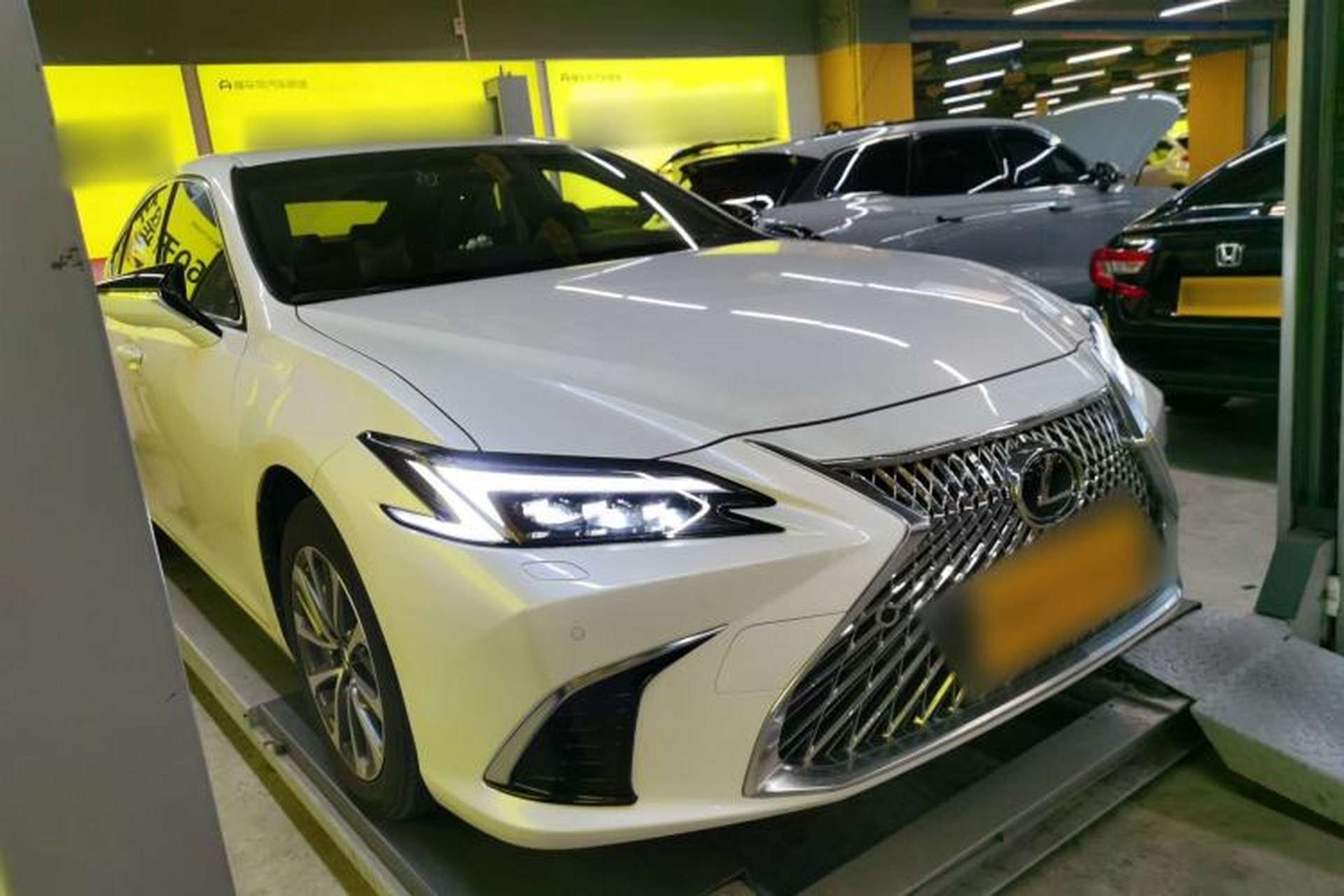 Used Lexus ES 2025 200 Premium Edition Front Right 45 Deg
