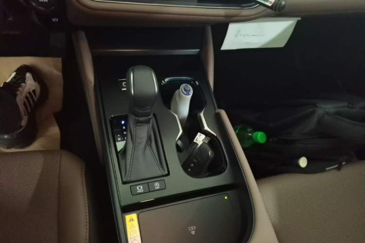 Used Lexus ES 2025 200 Premium Edition Gear Lever