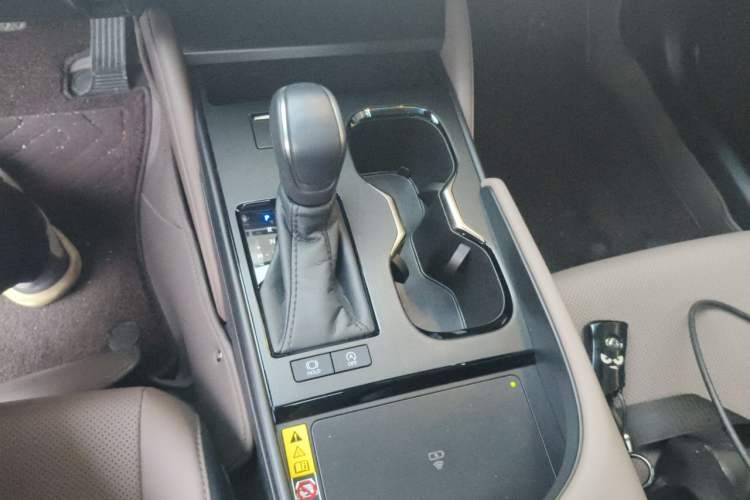 Used Lexus ES 2025 200 Premium Edition Gear Lever