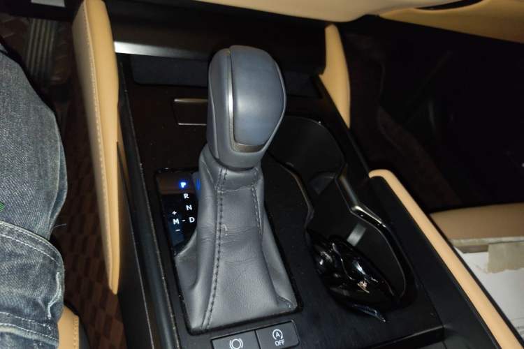 Used Lexus ES 2025 200 Premium Edition Gear Lever