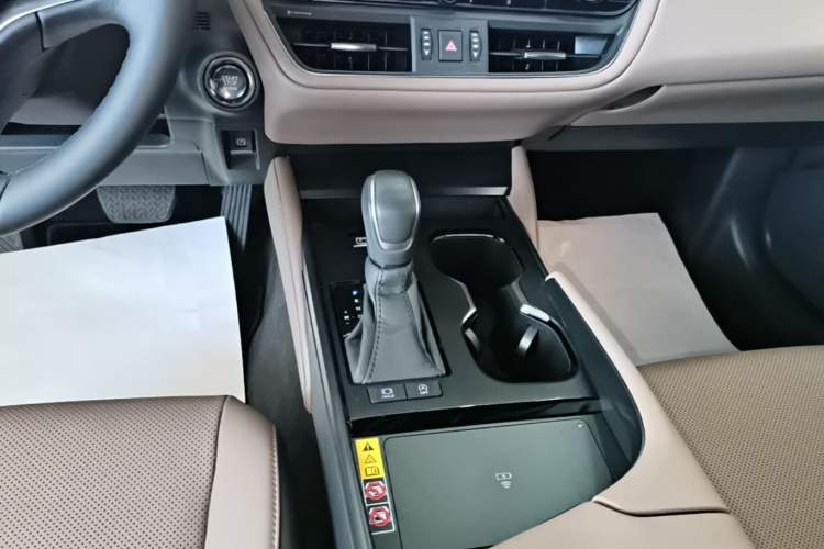 Used Lexus ES 2025 200 Premium Edition Gear Lever