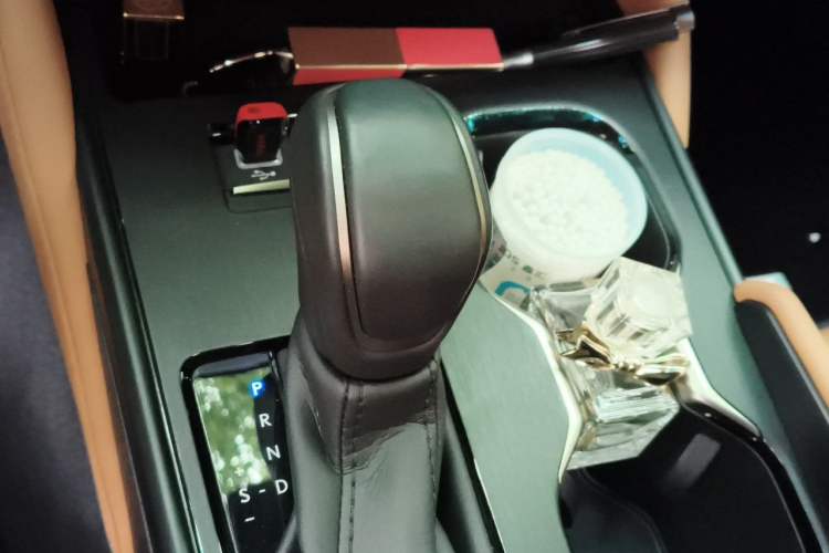 Used Lexus ES 2025 300h Deluxe Edition Gear Lever
