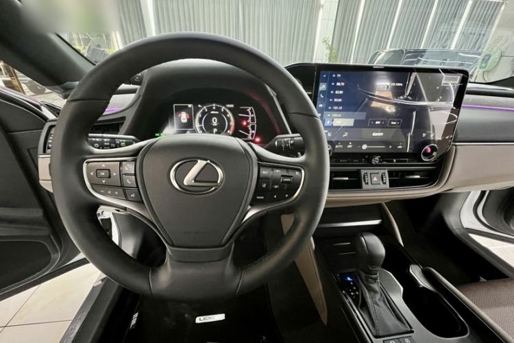 Used Lexus ES 2025 200 Premium Edition Interior 2