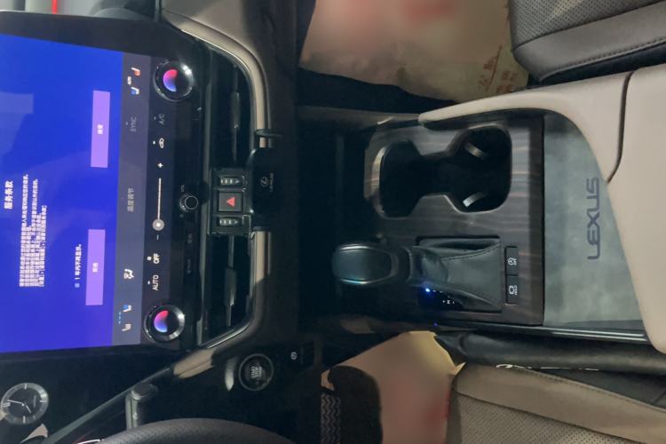 Used Lexus ES 2025 200 Premium Edition Interior 3