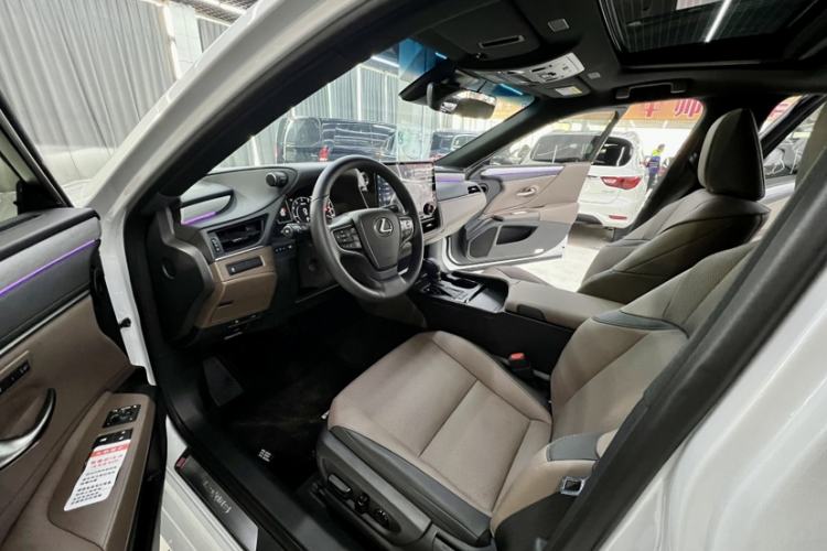Used Lexus ES 2025 200 Premium Edition Interior 5
