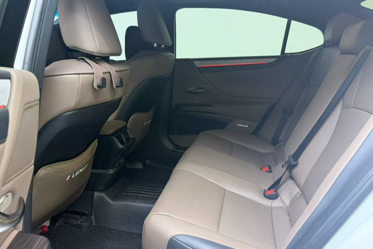 Used Lexus ES 2025 200 Premium Edition Interior 6