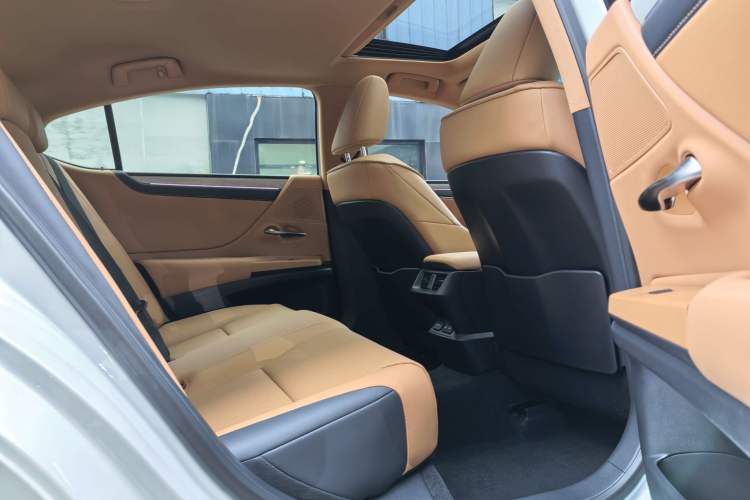 Used Lexus ES 2025 200 Premium Edition Interior 6