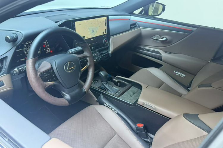 Used Lexus ES 2025 200 Premium Edition Interior 7