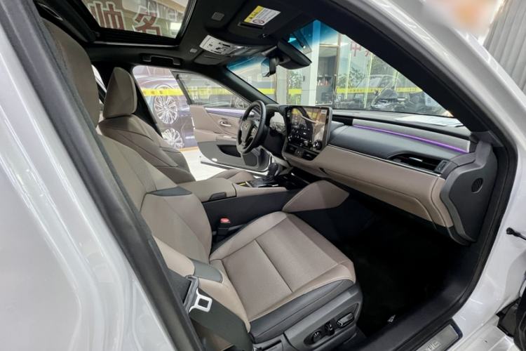 Used Lexus ES 2025 200 Premium Edition Interior 8