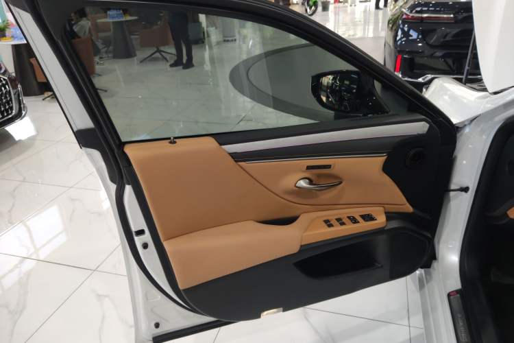Used Lexus ES 2025 200 Premium Edition Left Front Door Interior