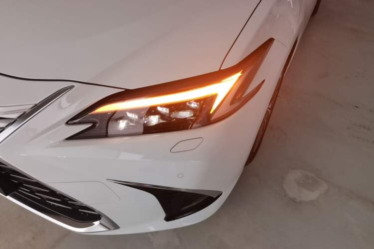 Used Lexus ES 2025 200 Premium Edition Left Front Headlight