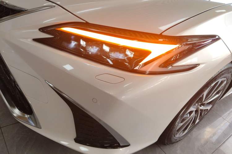 Used Lexus ES 2025 200 Premium Edition Left Front Headlight