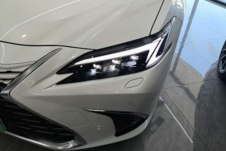 Used Lexus ES 2025 200 Premium Edition Left Front Headlight