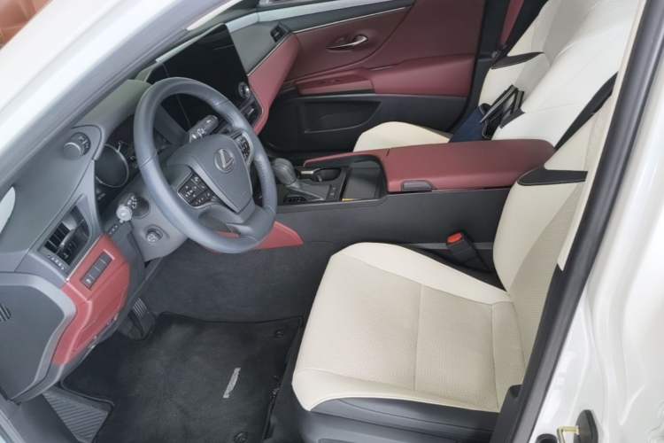 Used Lexus ES 2025 200 Premium Edition Left Front Seat